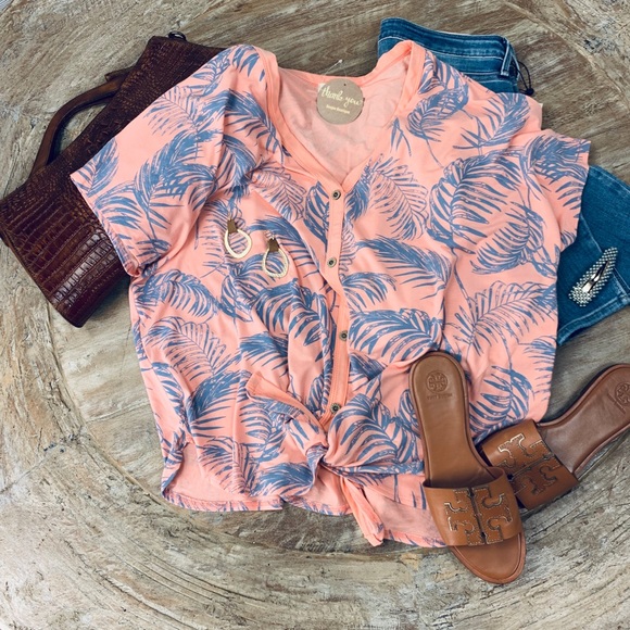 Leaf Twist Front Knit Top - Picture 6 of 6